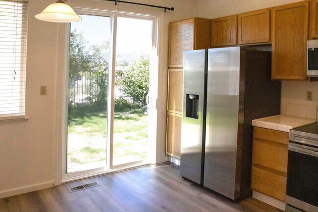 Building Photo - 3 Bedroom  2 Bath New Paint, Flooring and ...