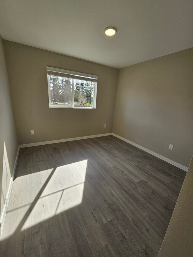 Foto del edificio - 11122 Vickery Ave E