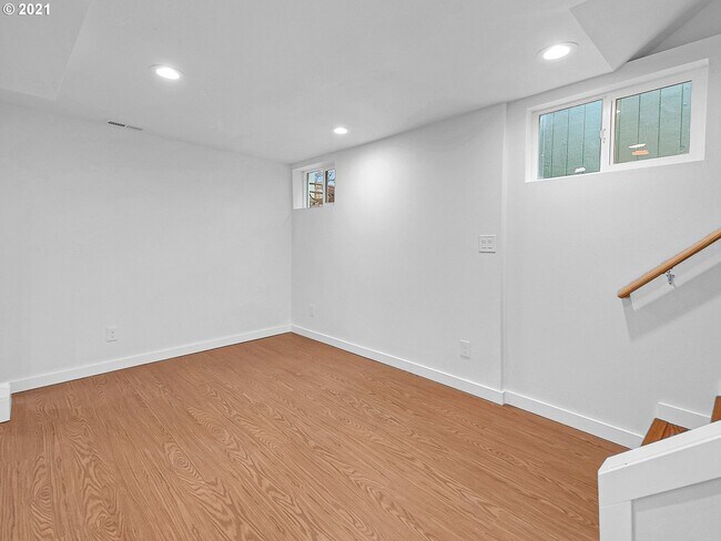 Building Photo - 2835 N Watts St