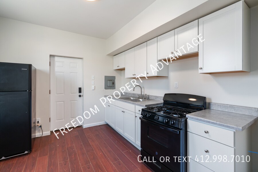 Primary Photo - 10 Iron St