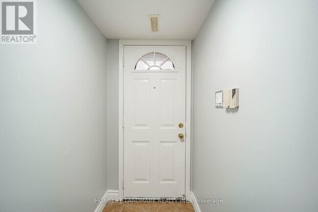 Photo du bâtiment - 6452 Finch Ave W