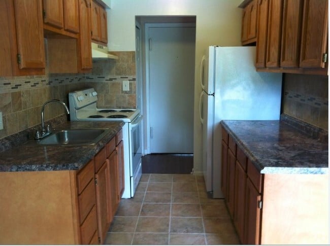Building Photo - Cedarwood Estates Apartments