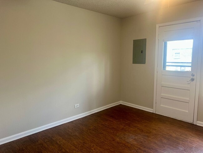 Building Photo - 3 Bedroom available Near Cherry Creek State Park!
