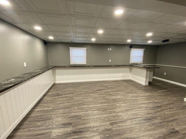 Foto del edificio - 1325 W 75th Pl