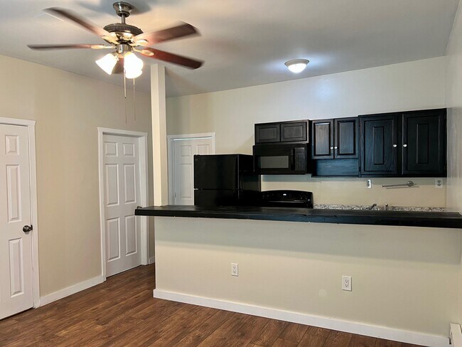Foto del edificio - 1023 E Haskell St