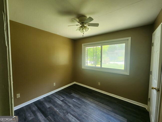Foto del edificio - 3245 Doyle Ave