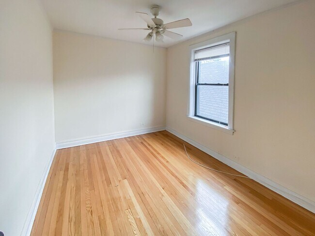 Foto del edificio - 3622 N Marshfield Ave