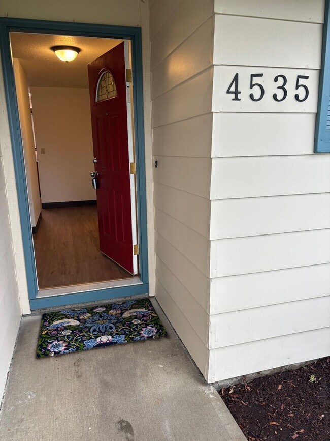 Foto del edificio - Charming 3-Bedroom 2 Bath Home in SE Salem
