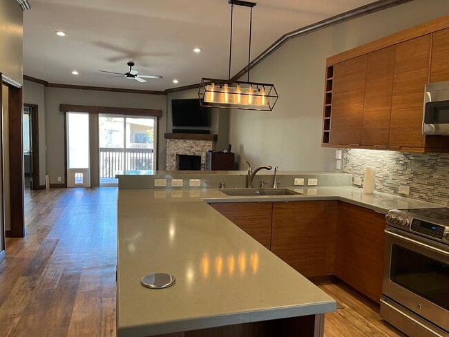 Building Photo - 8840 Villa La Jolla Dr