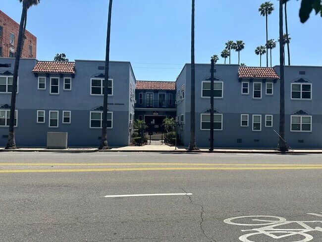 Foto del edificio - 5740 Franklin Ave