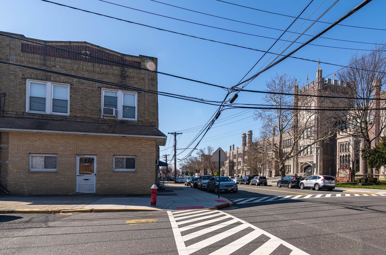 Primary Photo - 682 Avenue A