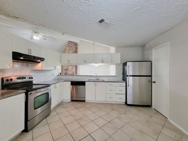 Building Photo - 9415 Beckford Dr