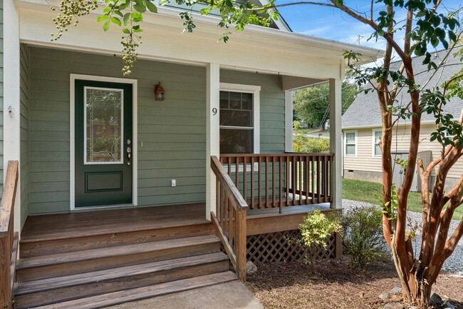 Foto del edificio - Charming Two-Level House in Candler