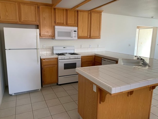 Building Photo - Upstairs unit available in Ashley Square!