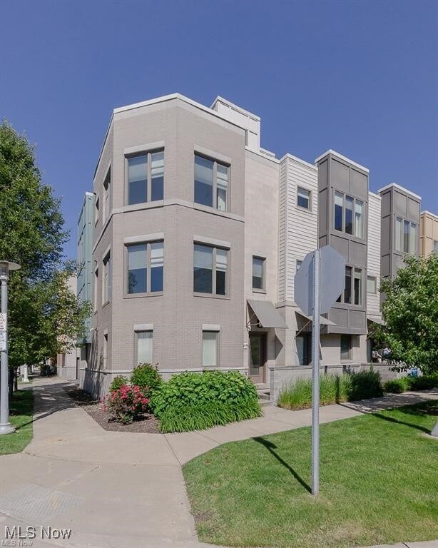 Foto principal - 1419 E 14th St
