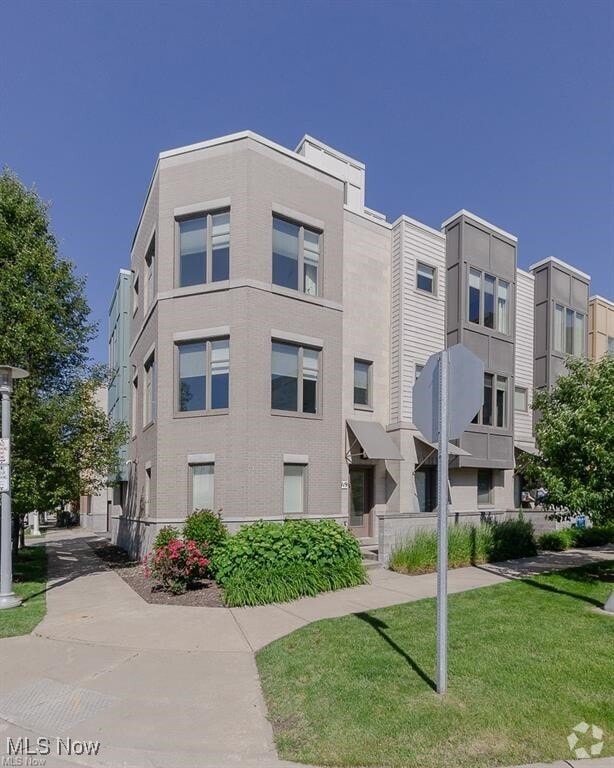 Building Photo - 1419 E 14th St