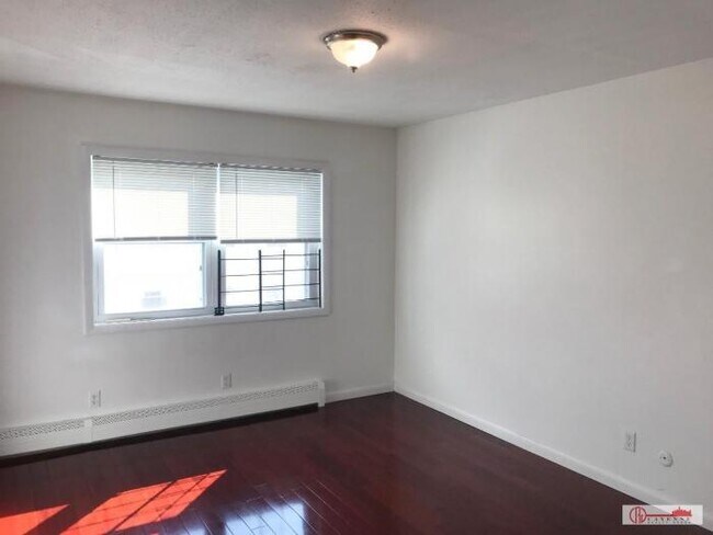 Building Photo - 3 bedroom in Brooklyn NY 11201