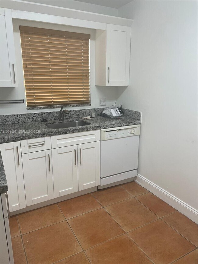 Foto del edificio - 7785 SW 86th St