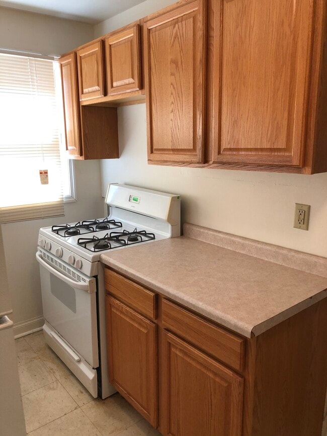 Kitchen - 411 E Jefferson St