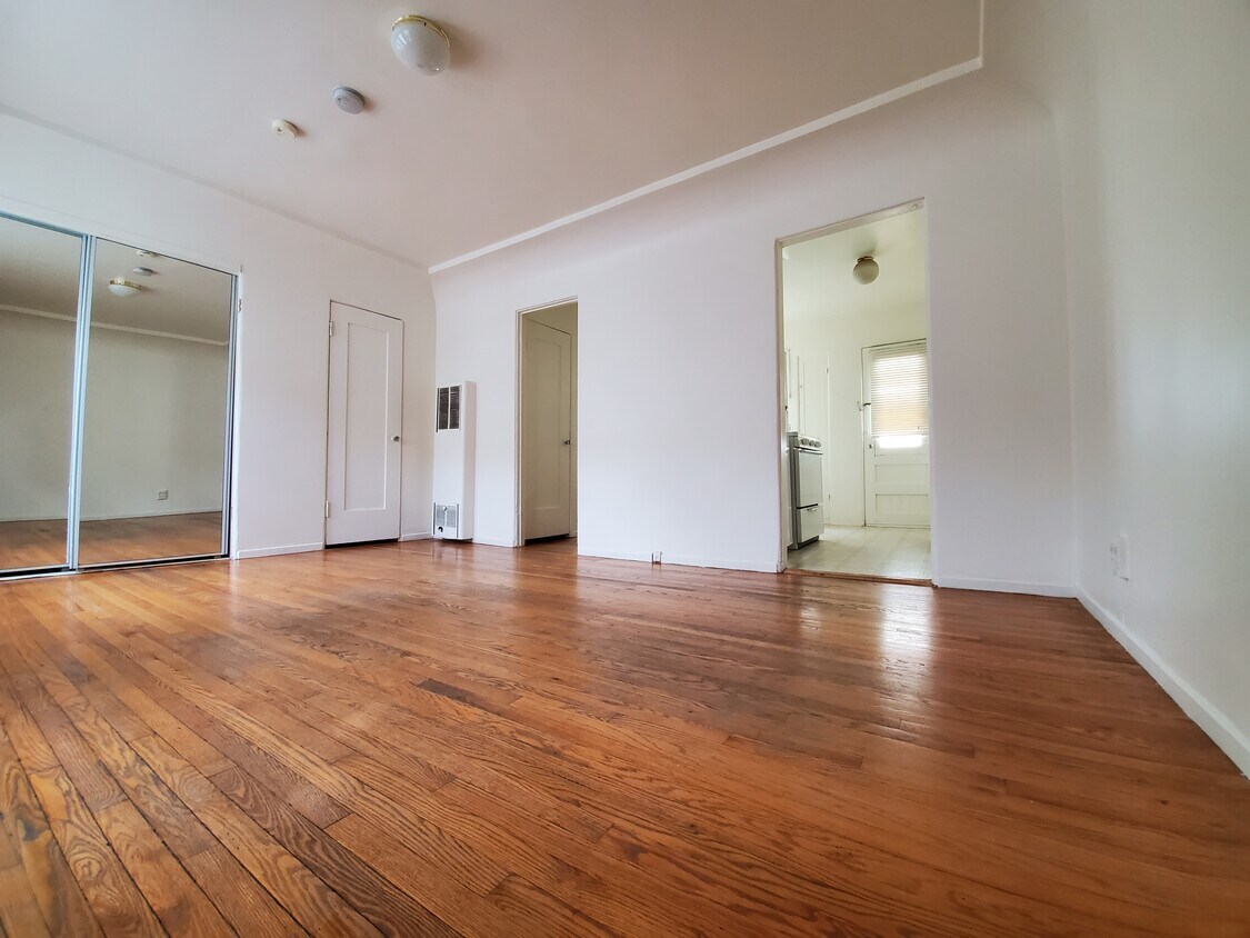 Foto principal - 12118 Hoffman St
