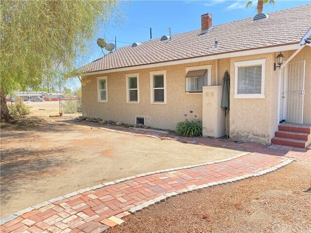 Foto del edificio - 107 Lakeshore Dr