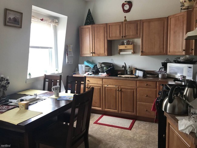 Building Photo - 2 br, 1 bath  - 75 Putnam St #1