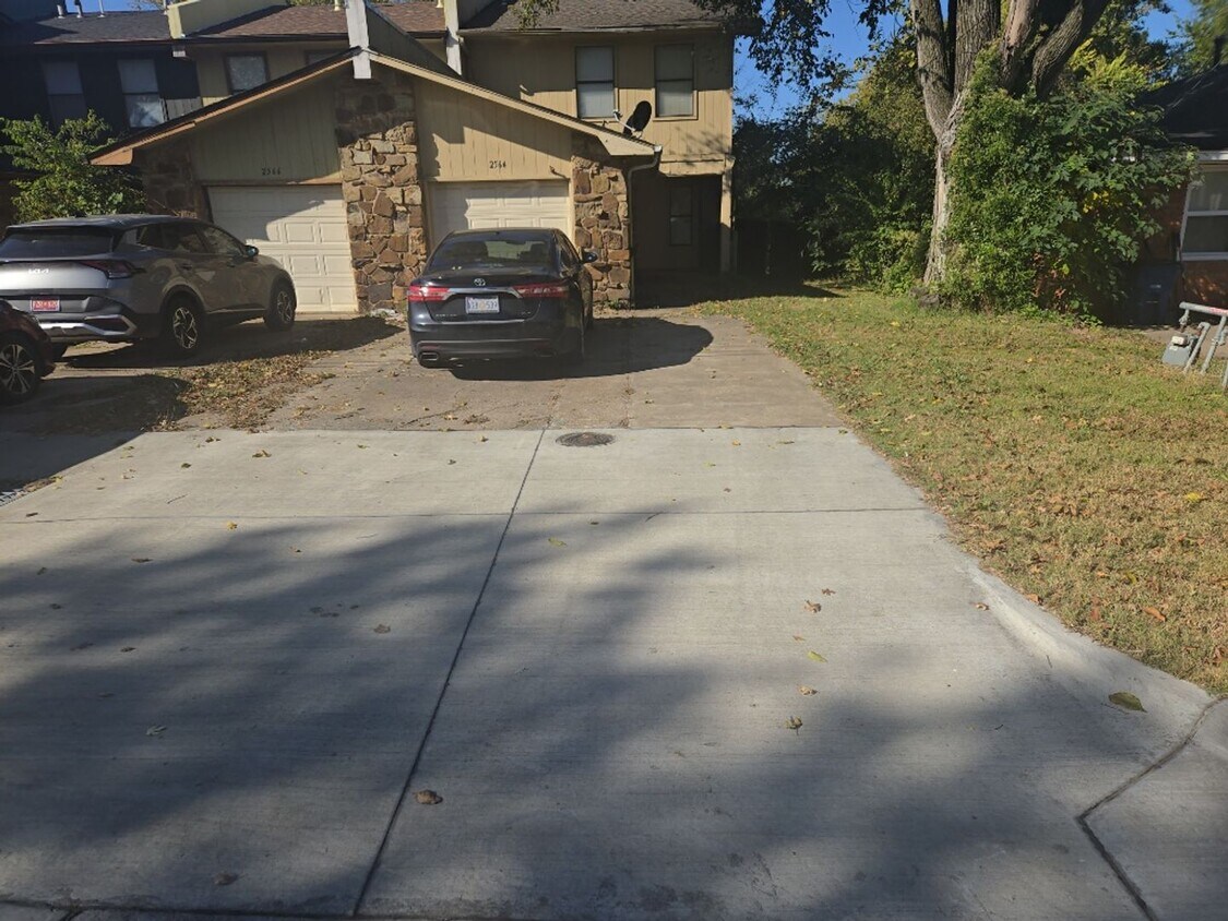 Foto principal - 2564 S Jamestown Ave