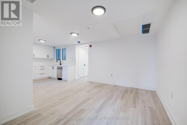 Building Photo - 3039 Dundas St W