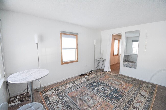 Building Photo - Cozy 2 Bedroom SE Rochester Home with Incredible Yard!