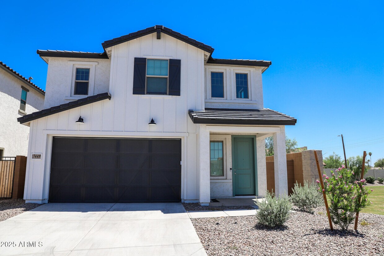 Foto principal - 7449 W Nicolet Ave