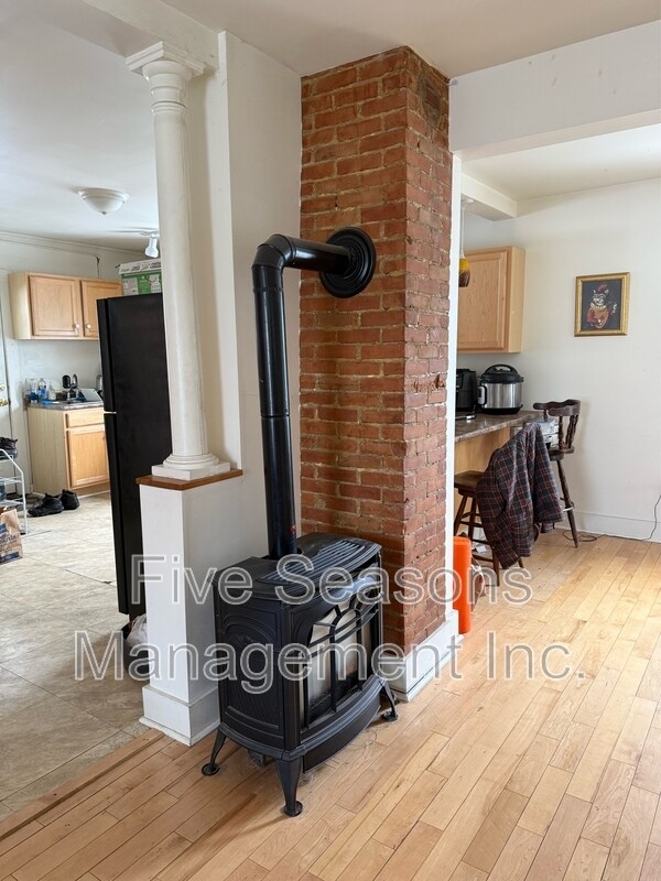 Building Photo - 384 St Paul St