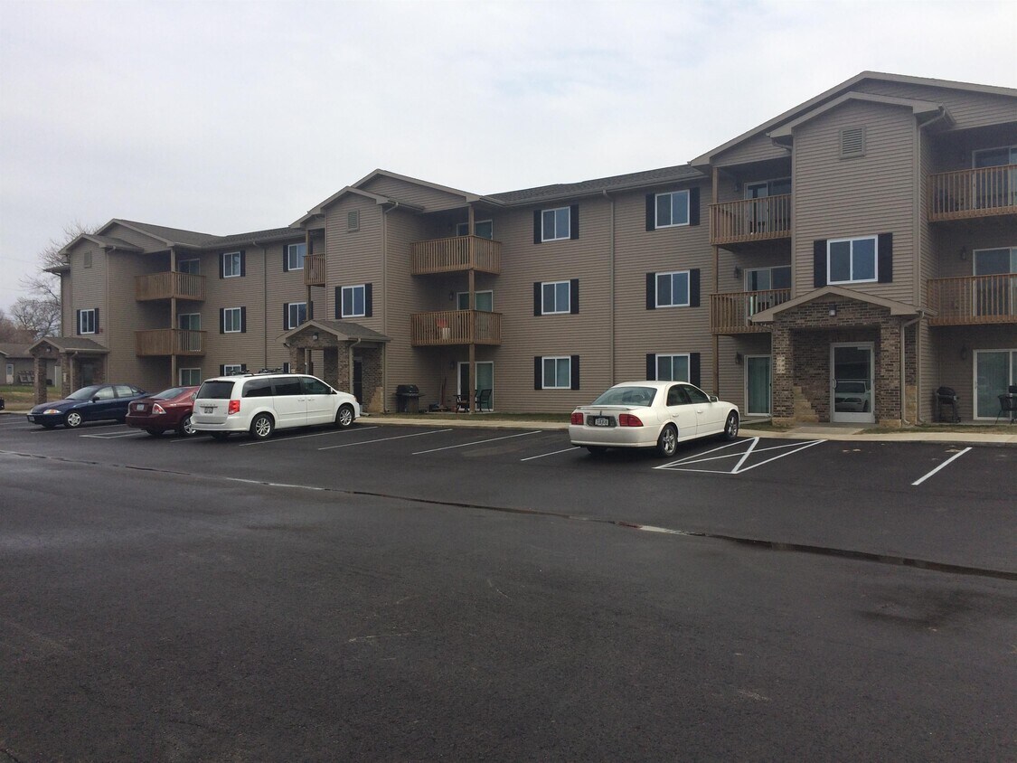 Foto del edificio - 102 Gardens Ct