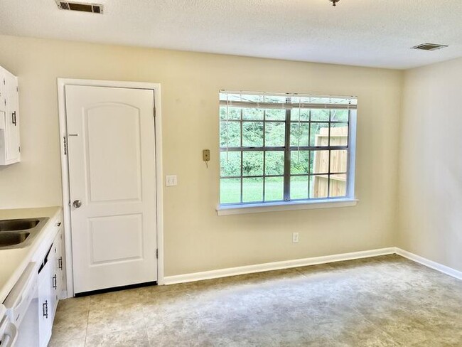 Building Photo - North GA 2Bed/1.5Bath Apartment