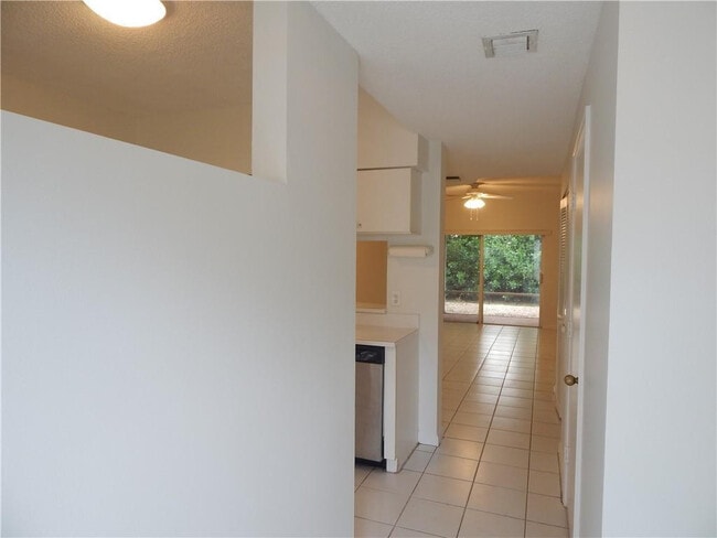 Foto del edificio - 9914 NW 56th Pl