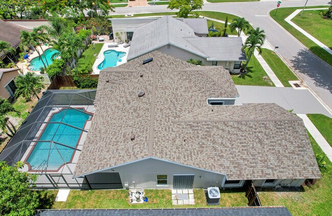 Building Photo - 20977 Country Creek Dr