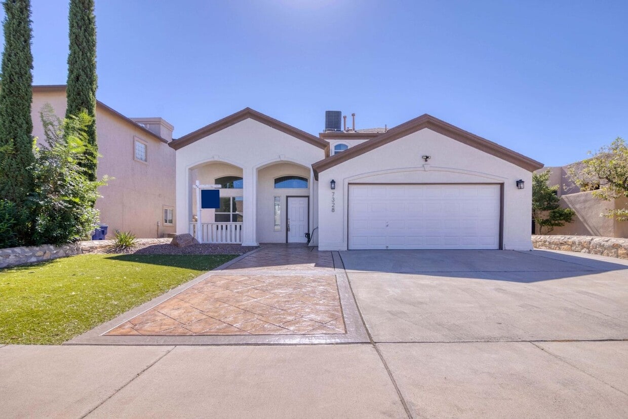 Primary Photo - Stunning 4 bedroom, 2.5 bath home in West ...