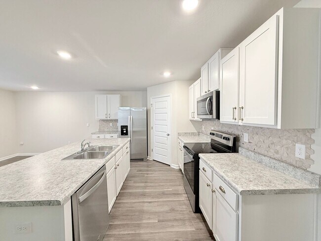 Foto del edificio - 4-Bedroom Home - Community Park/Splash Pad