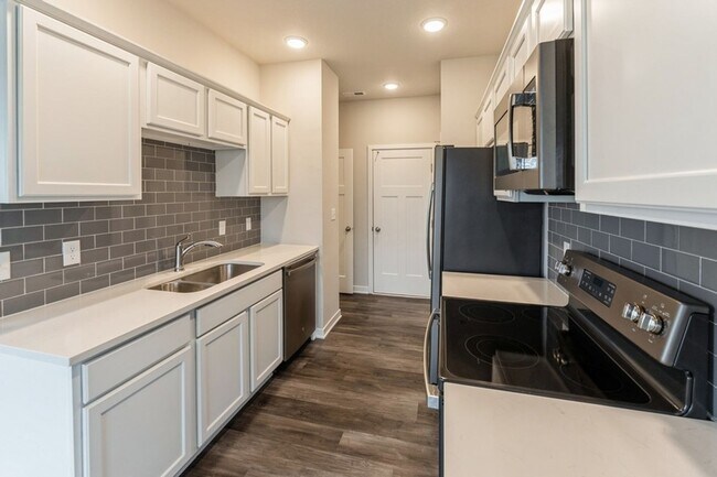 Foto del edificio - CORNER UNIT!! 3 Bed, 2.5 Bath Townhome in Ankeny
