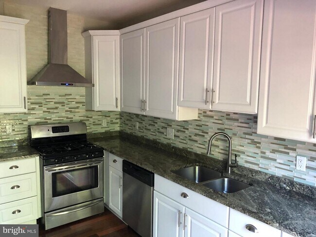 Building Photo - 46844 Lawnes Creek Terrace