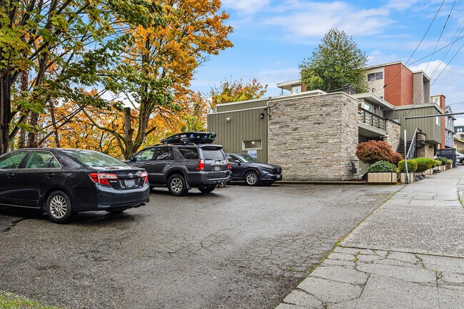 Foto del edificio - 2562 Dexter Ave N