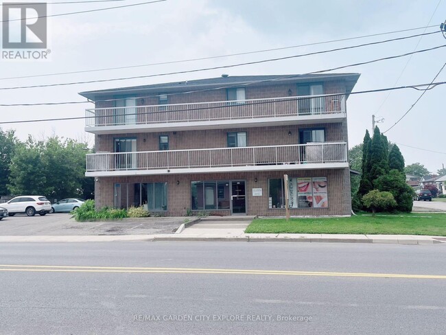 Building Photo - 210-210 Pelham Rd