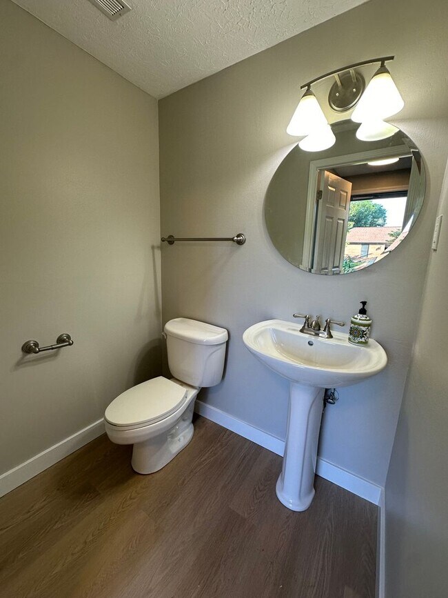 Foto del edificio - 3BR/2.5BA Townhome for Rent in Middletown - Recently Renovated!