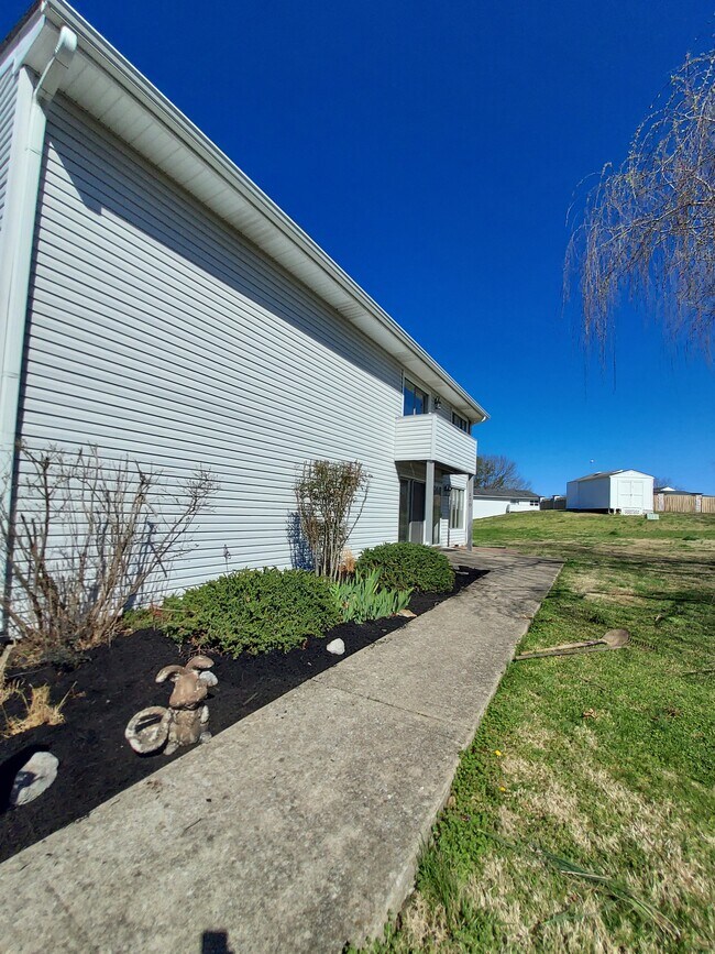 Foto del edificio - 810 Bellevue Rd