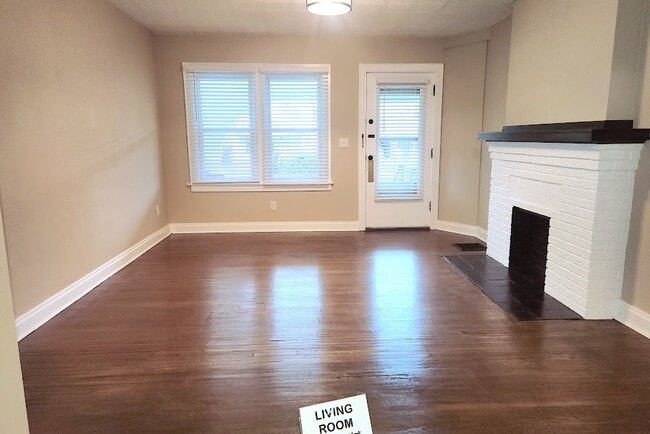 Living Room 14' 6" x 13' 2" - 43 N Roys Ave