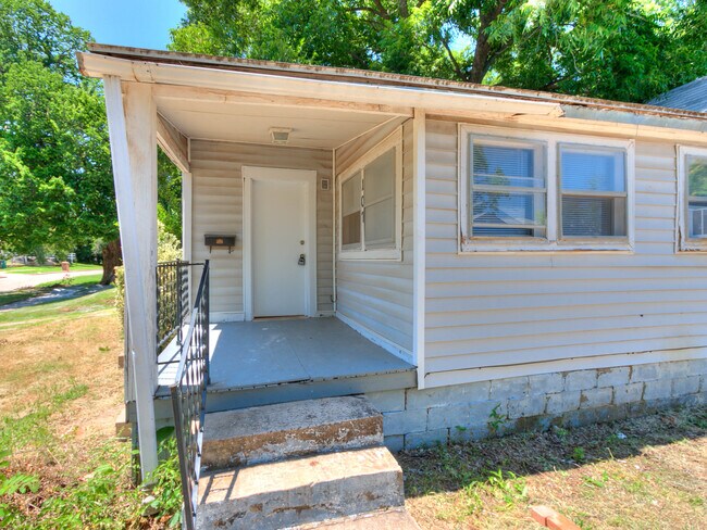 Building Photo - 107 SW 27th St