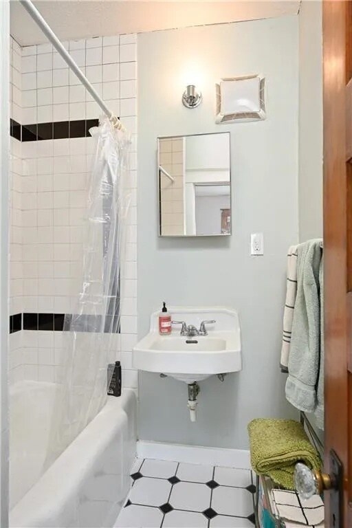 Baño - 1110 27th Ave NE