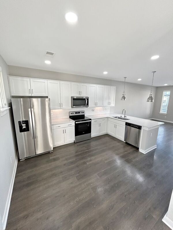 Foto del edificio - 606 Mason Ward Pl