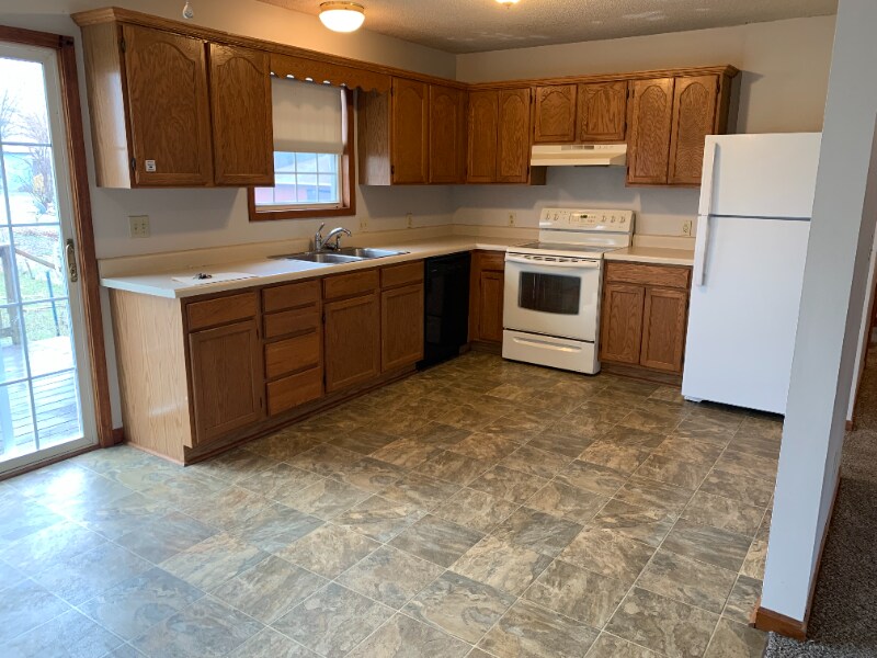 537 E Lacy St, Marshall, MO 65340 Townhome Rentals in Marshall MO