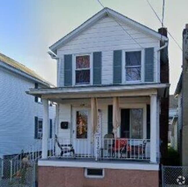 Building Photo - 109 E Ridge St