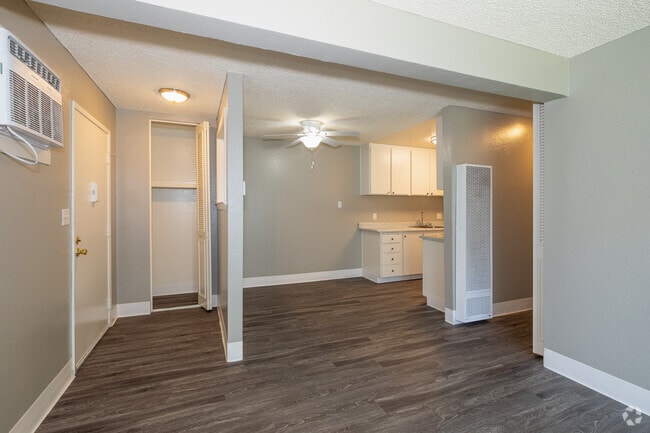 1BR, 1BA - 604SF - Dining Room - Park Place Apartments